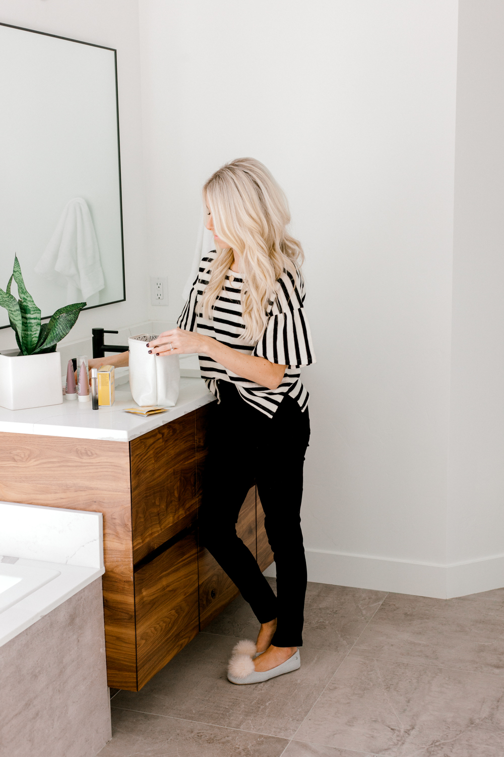 Kailee Wright-Beauty Travel Size(Stripe Shirt)-26