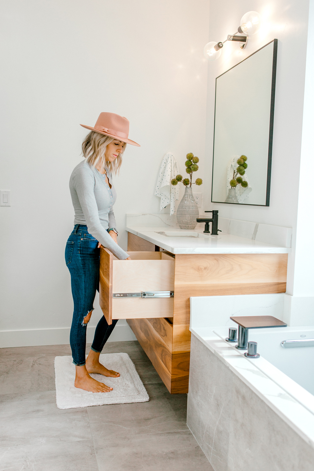 Kailee Wright master bathroom organization